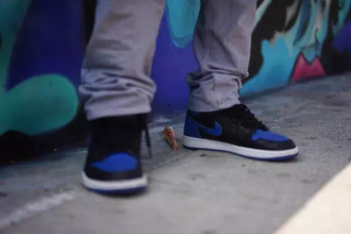 可能你手上的Supreme正是来自美国10几岁排队*党**!