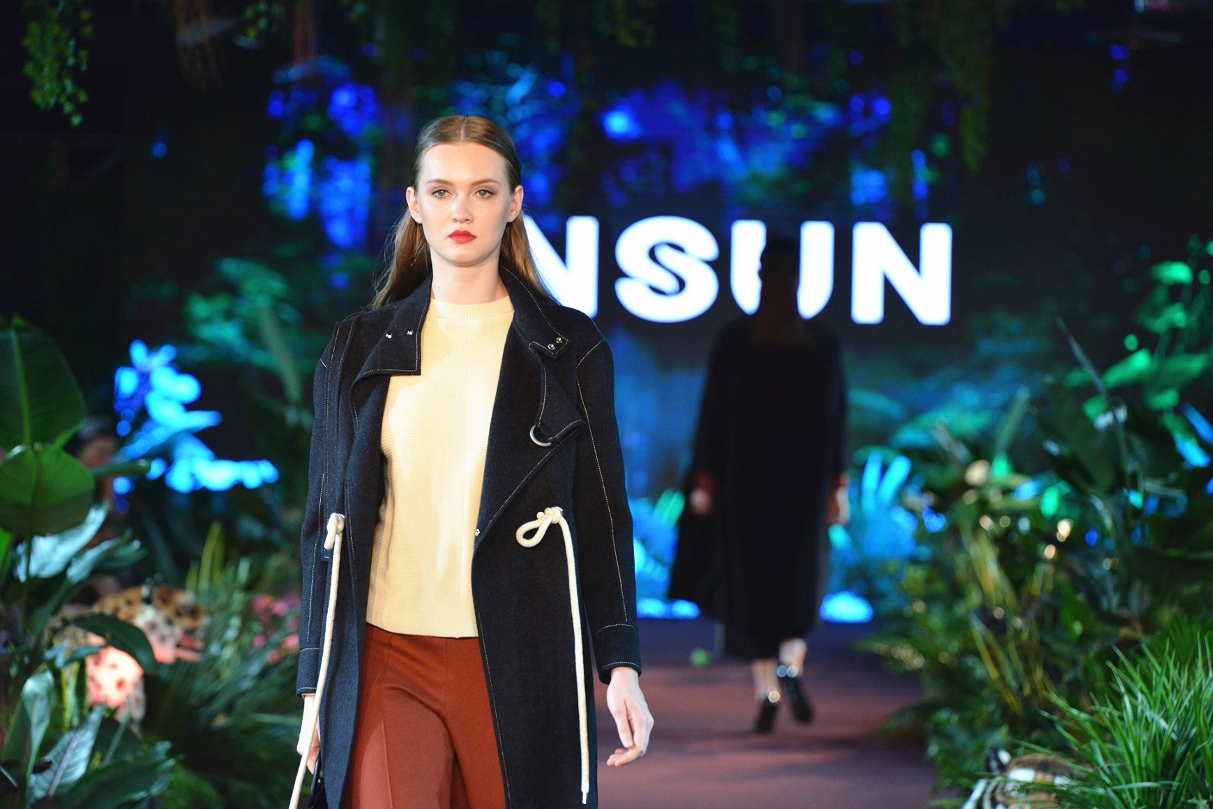 秋冬潮牌爆款穿搭,顶级潮牌秋冬穿搭