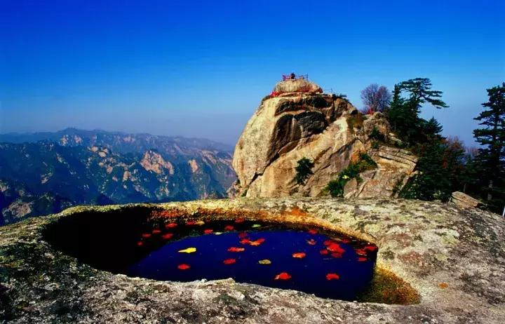 华山西峰索道奇险视频,乘坐西峰索道上华山攻略