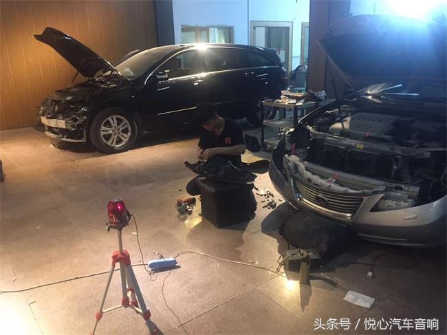 奔驰R300改灯后，车主赞口不绝！果然只有专业操作才能达到极致！