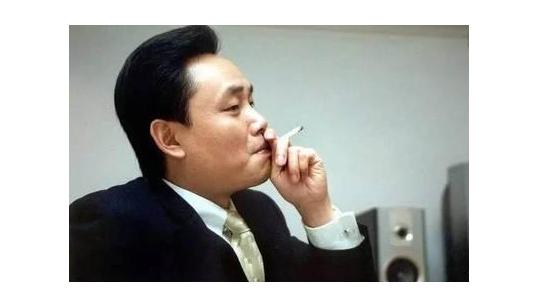 新一代的价格屠夫，在数码领域，黄光裕和刘强东都要靠边！