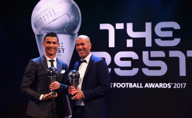 c罗加冕2017年世界足球先生,c罗蝉联2017世界足球先生