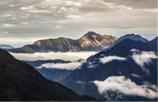 美雪哭了视频完整版,冬天的西岭雪山风景