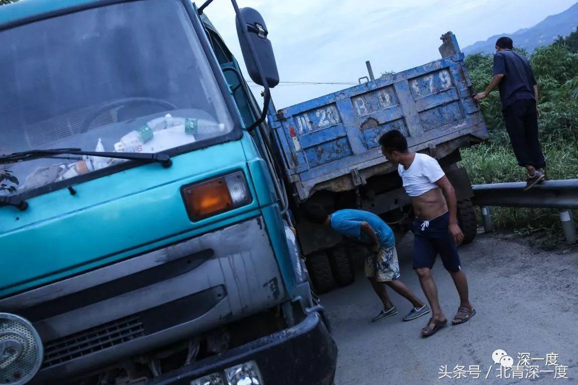 “鹿晗”在泥坑，妈妈在远方，你习以为常的幸福对他们却遥不可及