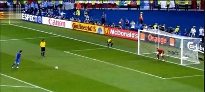 最伟大中场皮尔洛,一代中场大师皮尔洛经典的进球