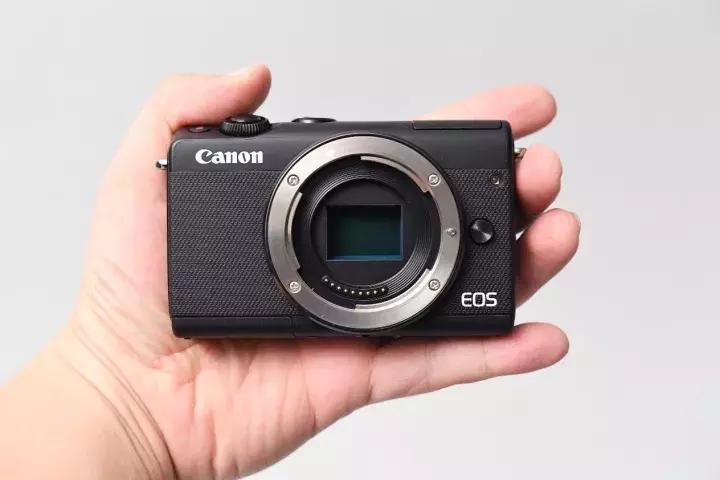 小巧便捷的佳能相机推荐,佳能m系列入门微单哪个好