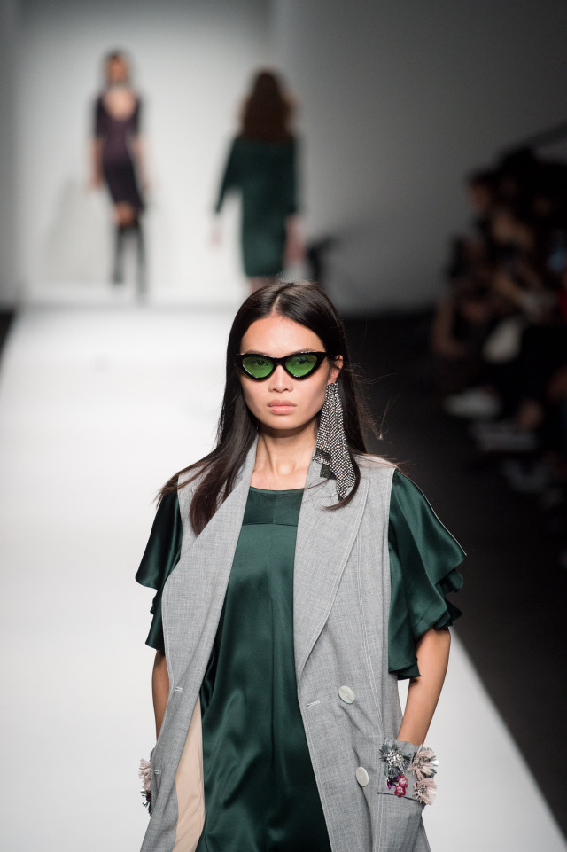 我以为必胜客的秀上全是行走的披萨，没想到却被美到……