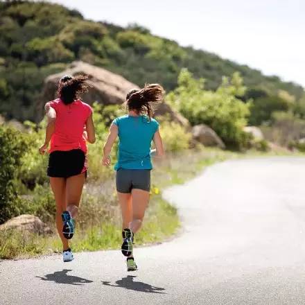 来例假能跑步健身吗,例假期间跑步好不好