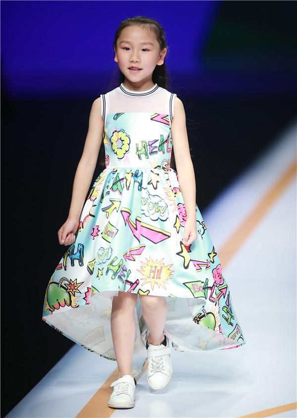 亲子装高颜值女神刘嘉带你感受奥运精神