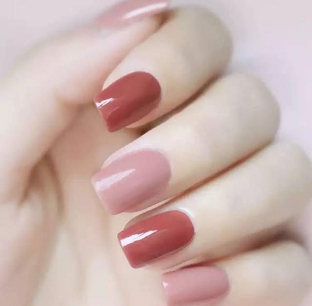 上细下粗的手指适合什么形状美甲,适合手指短小指甲的美甲显白