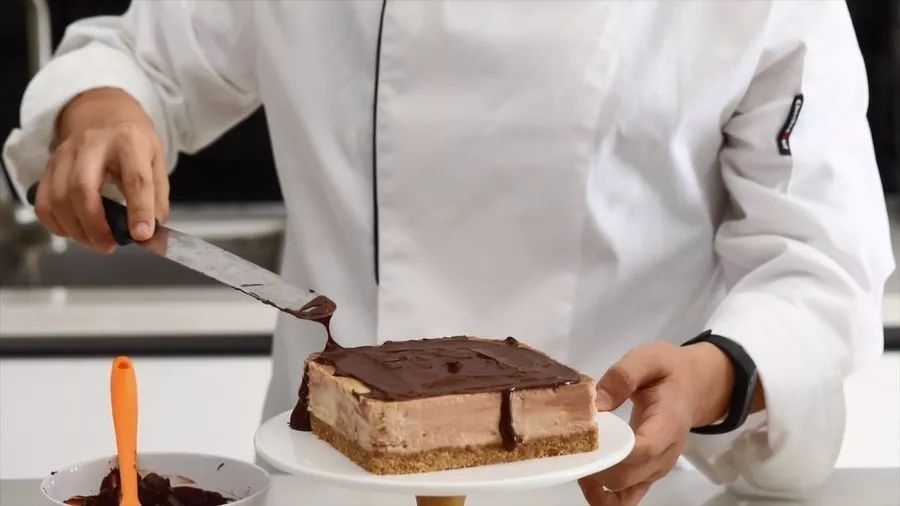 自己做裱花蛋糕简单方法,做蛋糕的简单方法裱花