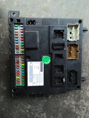 荣威550仪表灯常亮,荣威550双闪常亮喇叭响