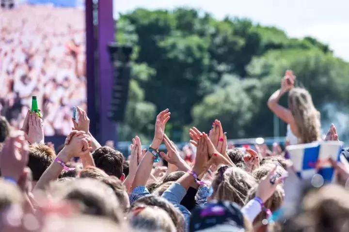 曼彻斯特原声无配乐,曼彻斯特曼联队歌