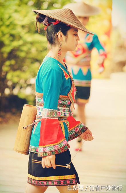 56种民族传统服饰在一起,五十六个民族服饰你更喜欢哪个