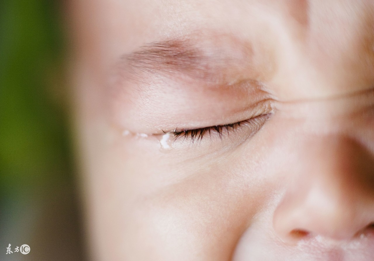 宝宝受到了惊吓别着急，3个简单易学的动作做一做就好了