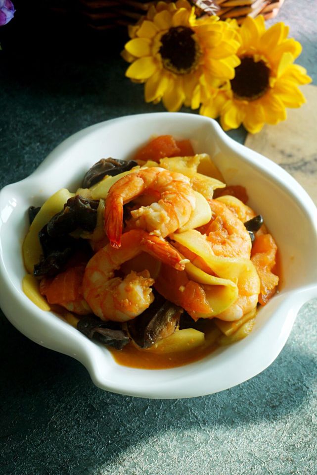 日常买菜不知道买什么吃,冬天买这三种菜来做很美味