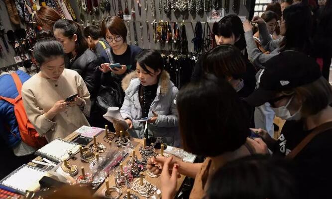 中国代购“拯救”了韩国免税店，韩国却对本国旅游业更忧心忡忡