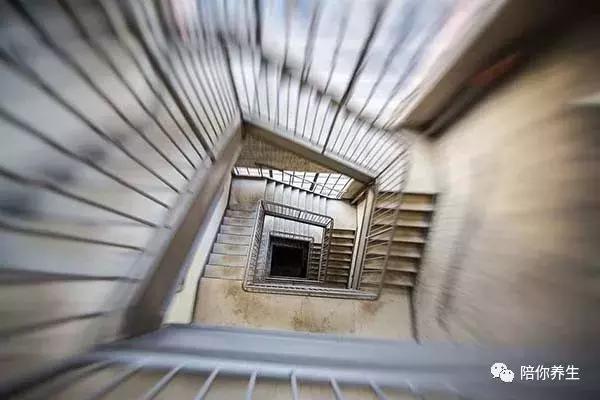 玩游戏转圈头晕,玩游戏晕和坐车晕