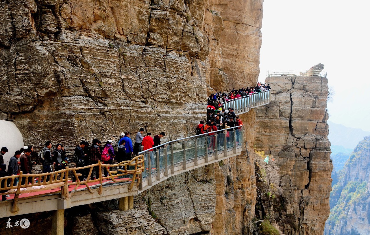 最吓人的十大旅游景点中国,玉屏山玻璃栈道特效吓人视频