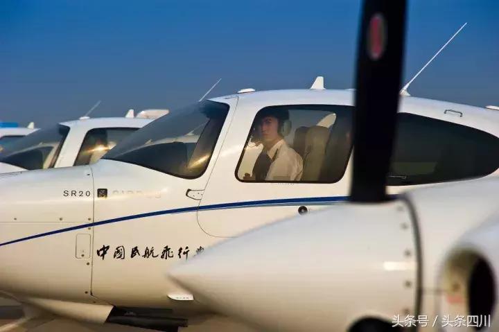 民航飞行员报考条件费用,民航飞行员报考条件490分