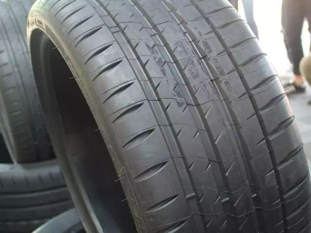 耐力赛绝非无休止地“画圈”,而是用轮胎来拓宽的哲学