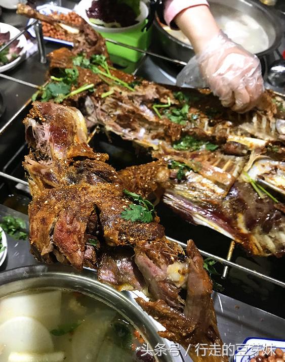 整只烤全羊需提前预定,整只烤全羊开始预定