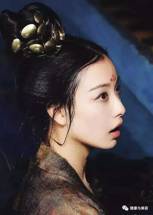 《凰权》剧照曝光,get一个极美的倪妮式温雅淡妆!