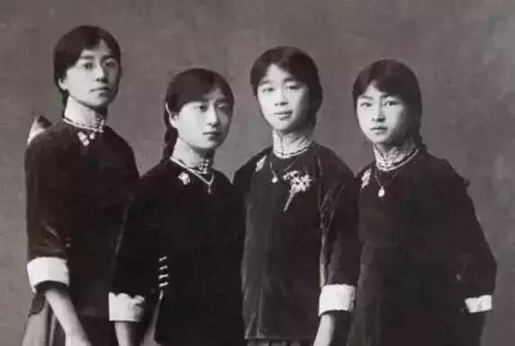 方脸大饼脸剪什么刘海显脸小,方脸加大饼脸刘海