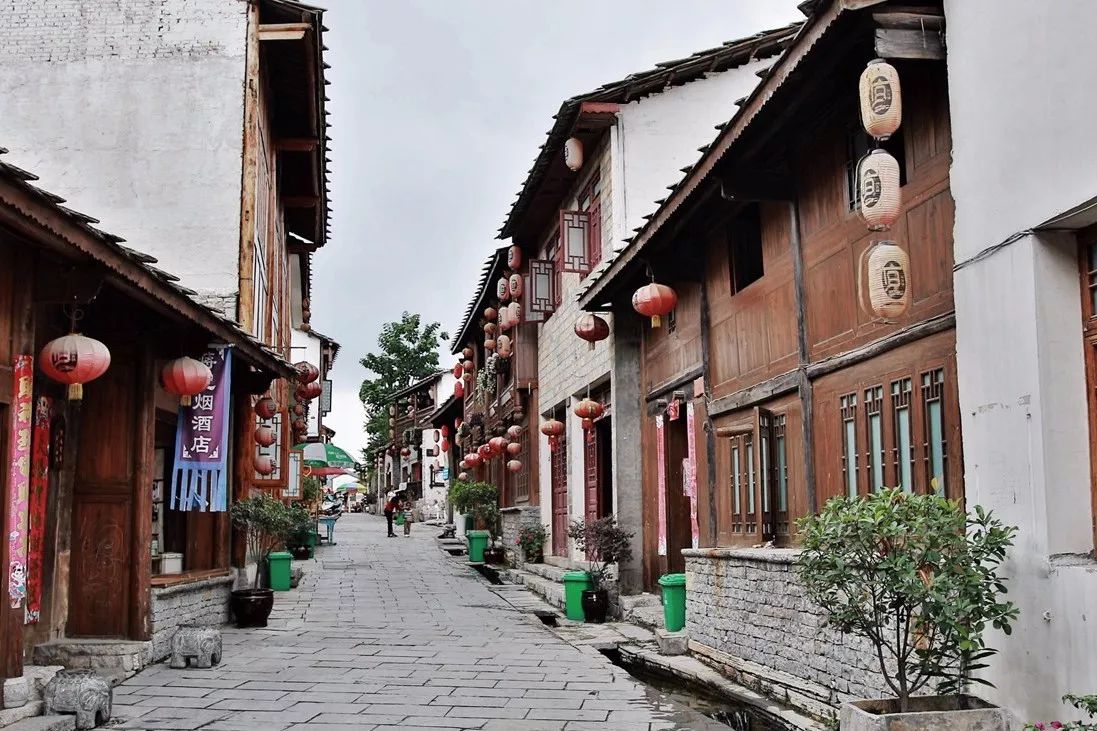 花安高速花溪段,花安高速沿途景区