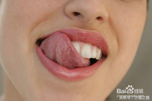 打呼噜最快治疗方法小妙招,把舌头往上卷能治打呼噜吗