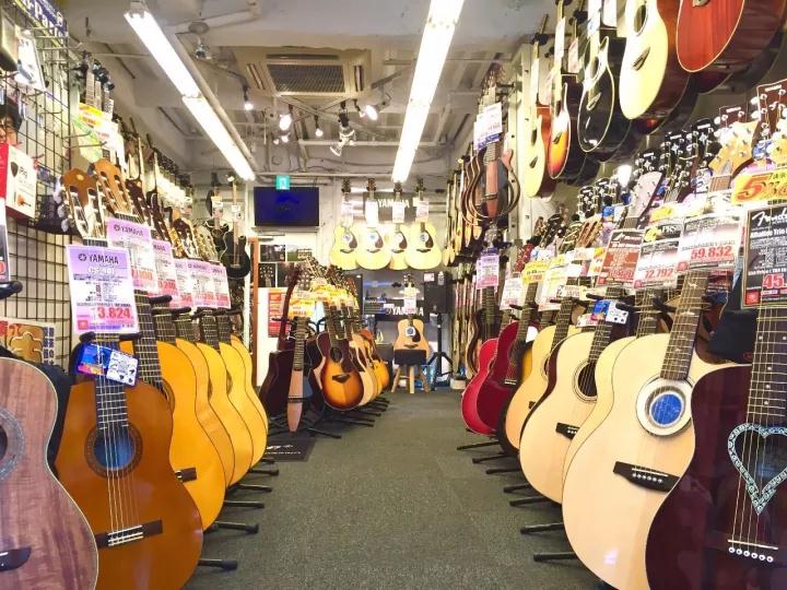 鏃ユ湰浜屾墜鍚変粬鐞磋,涓滀含鍚変粬鐞磋