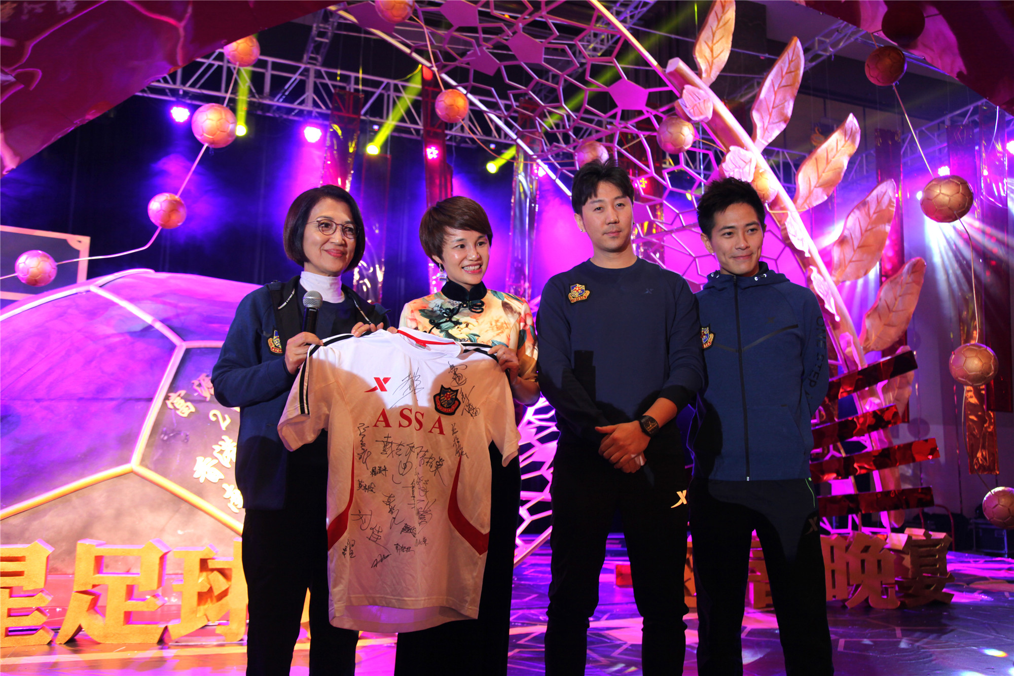 香港明星足球队公益赛宝鸡,香港明星足球队深圳公益赛实况