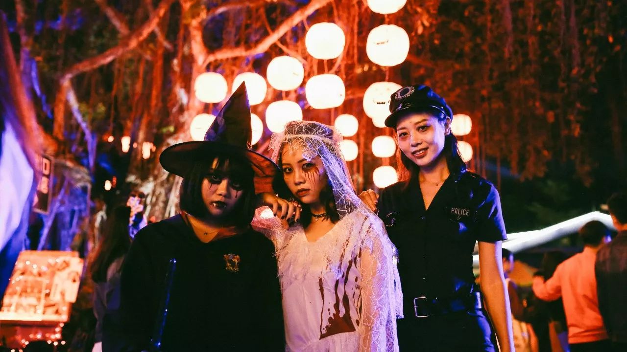 要说万圣节哪家强?这里可是连许巍都被吸引来一起“鬼”混了!