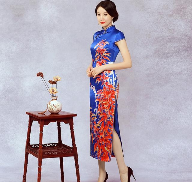 一袭旗袍显示柔美,真丝旗袍最能体现女人的优雅高贵