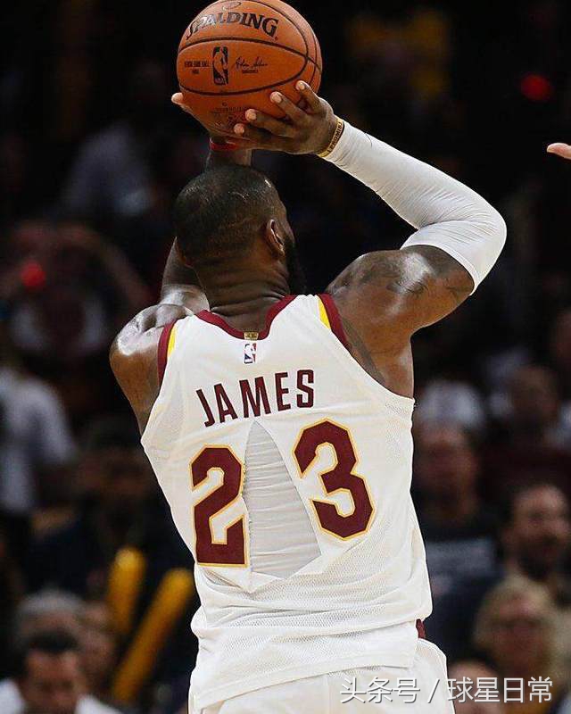 耐克花10亿换来的球衣赞助，还会掉色，球迷吐槽还不如淘宝