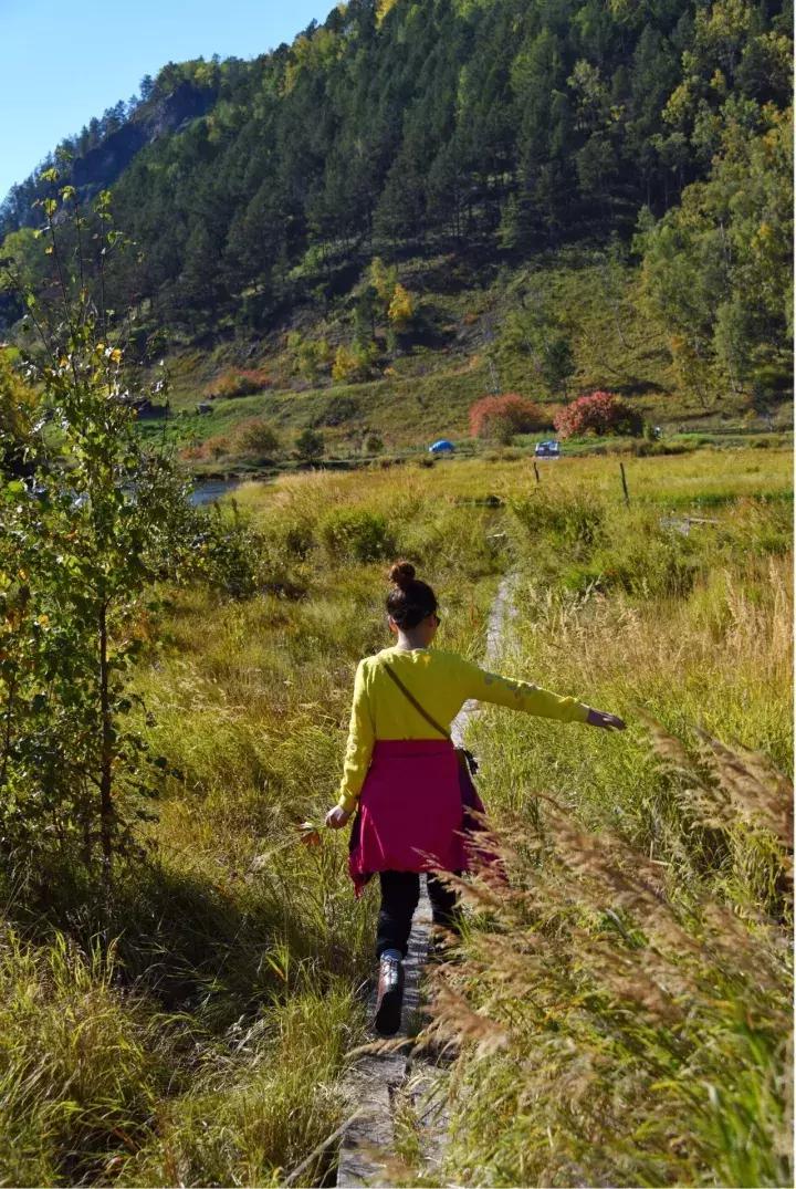 坐火车穿越俄罗斯西伯利亚,欧洲火车途经小镇