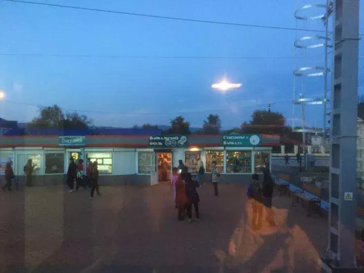 坐火车穿越俄罗斯西伯利亚,欧洲火车途经小镇