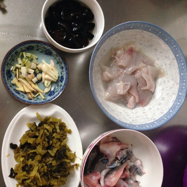 鲈鱼最简单的做法清炖鲈鱼,酸菜整条鲈鱼的正确做法