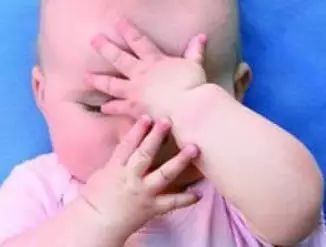 宝宝上火一直哭要怎么办呢,宝宝上火了得吃药吗