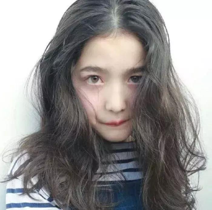 刘海图片女显脸小,有刘海扎发显脸小