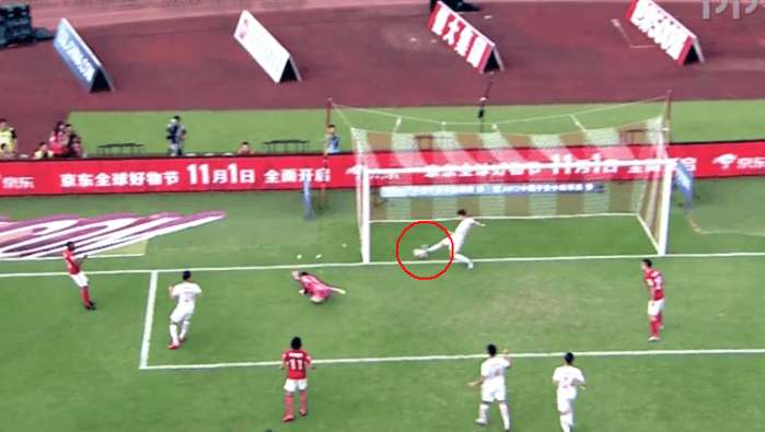 穆里奇推射死角,穆里奇单刀破门视频