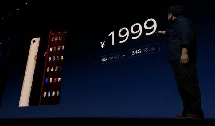 老罗用的手机发布会上讲售后,老罗很朴实的一场高科技发布会