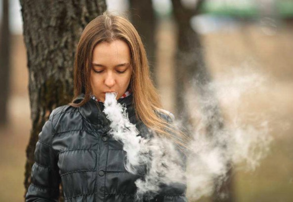 女孩得知男友癌症离世崩溃大哭,21岁女孩突发疾病离世