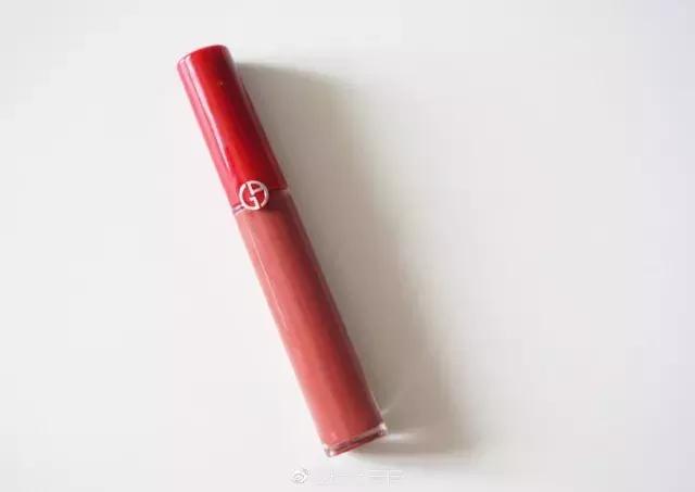 枫叶砖红色带着红棕调的口红,枫叶脏橘色口红