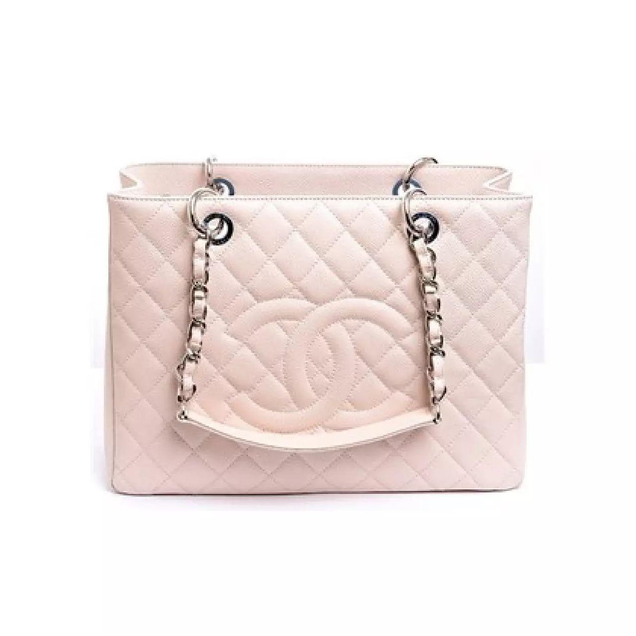 香奈儿cf钱包全球比价,月薪多少可以买香奈儿的包包