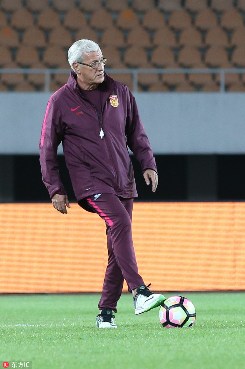 国足王大雷出场观众,王大雷手抛球吓坏里皮