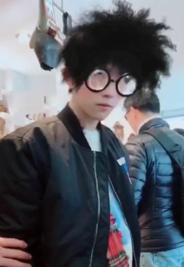 易烊千玺六周年粉丝应援震撼,易烊千玺一千万粉丝福利完整版