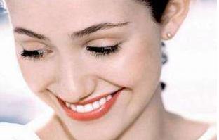 牙黄口臭应该怎么办呢,口臭牙黄刷牙方法