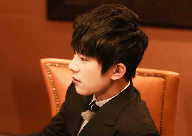 易烊千玺六周年粉丝应援震撼,易烊千玺一千万粉丝福利完整版