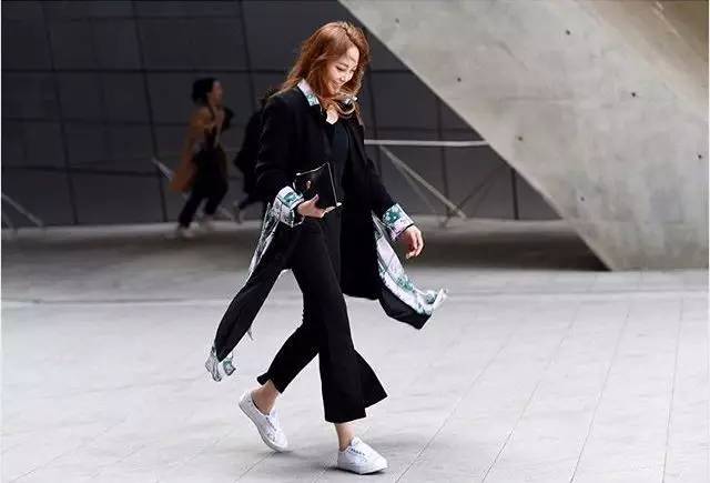 你还在迷恋Stan Smith啊？！ | 她们都换帆布鞋唻~